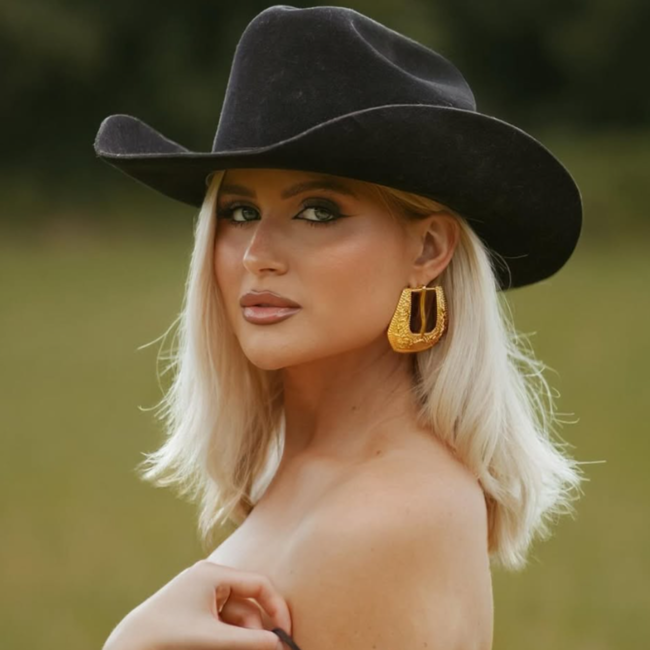 Buckle Betty (Gold)